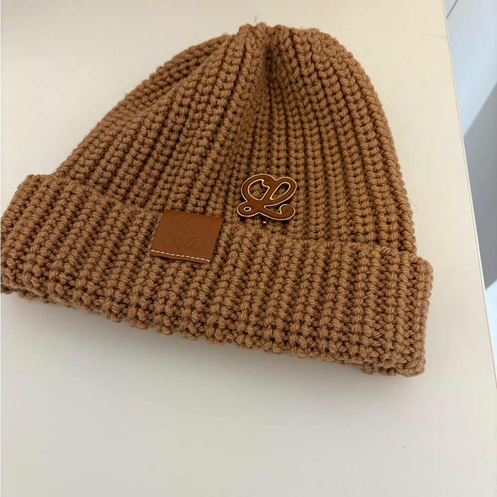 Loewe beautiful women’s beanie in camel color size fits all 100% wool
